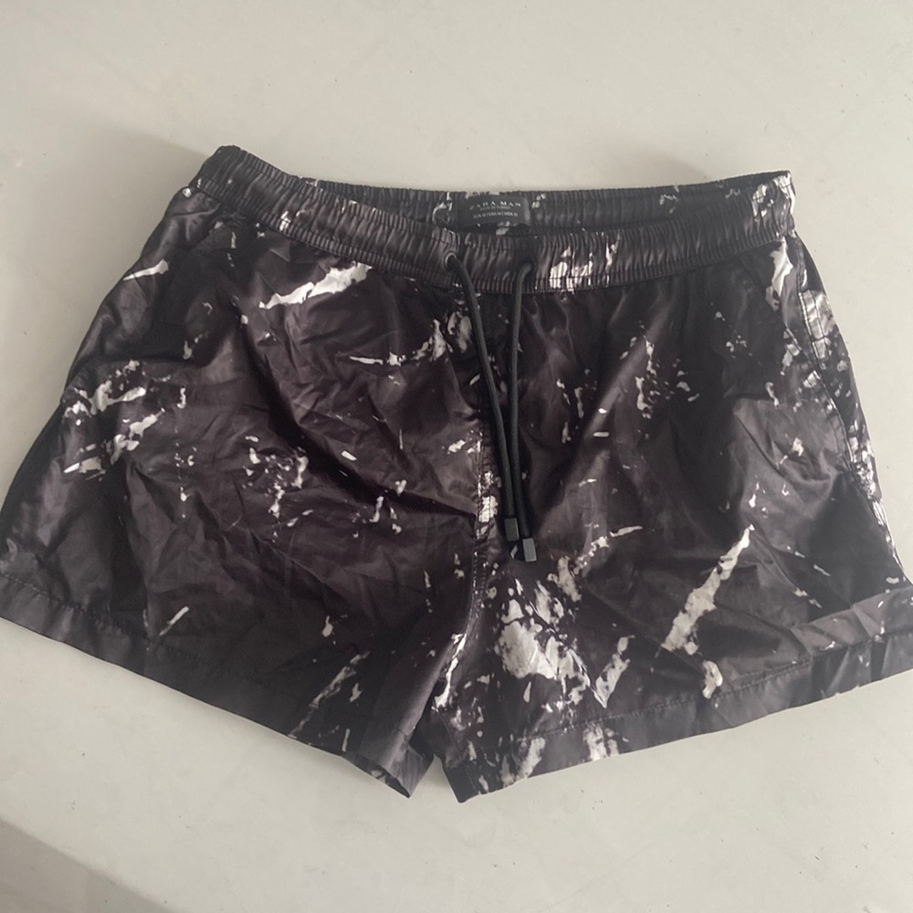 ZARA MAN MEDIUM BLACK AND WHITE SWIM SUIT